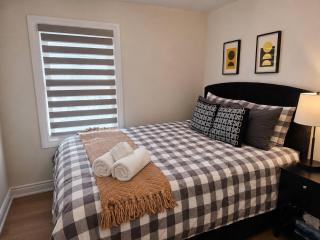 Niagara Luxe Retreat - 5 Mins to Niagara Falls - Sleeps 6 - 3