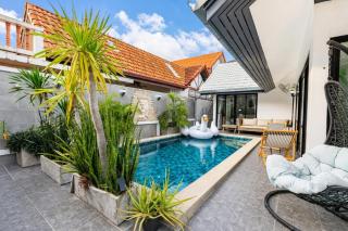 Luxury Pool Villa Pattaya Center C8 - 4 Bedroom - 0
