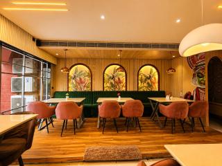 HOTEL in PURI - SWIMMING POOL RB - Near Sea Beach & Shree Jagannath Temple - wifi - Parking - Restaurant - - 5