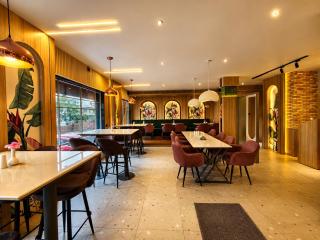 HOTEL in PURI - SWIMMING POOL RB - Near Sea Beach & Shree Jagannath Temple - wifi - Parking - Restaurant - - 4
