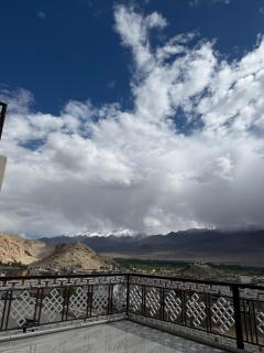 Jhi-Dhey Guest House - Leh - 8