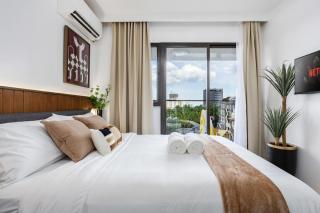 Chellewood Terrace 2BR Suite, Balcony & Pool View - 8