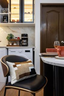 Chellewood Terrace 2BR Suite, Balcony & Pool View - 4