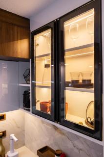 Chellewood Terrace 2BR Suite, Balcony & Pool View - 1