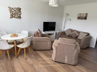 Family friendly 2 bedroom bungalow - 9