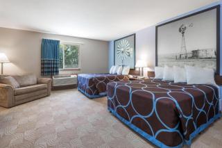 Super 8 By Wyndham Beloit - 5