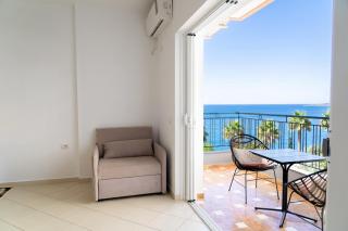 First line sea Apartment - 6