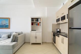 First line sea Apartment - 4