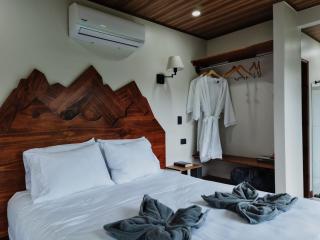 Private Nature Retreat Plus Hot Springs, Breakfast and Parking - 4