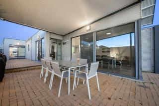 Geographe Sanctuary- Canal Front Home - 8