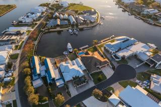 Geographe Sanctuary- Canal Front Home - 1