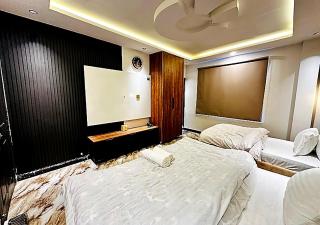 Cozy Family Apartment Murree - 4
