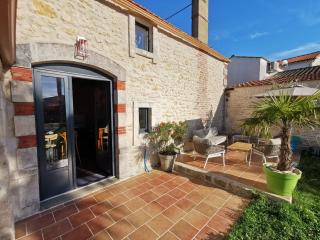 Villa LUCIE - piscine - 10mn plages - proche Royan - 5