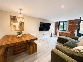 Comfortable 2BR Flat - Bradford City Centre Stay - 1