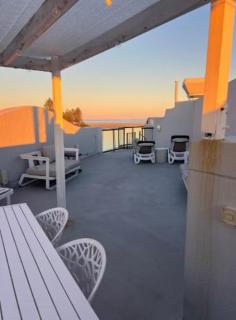 Ocean View 1BR Apartment with Private Rooftop - 3