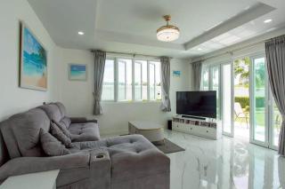 Pet Friendly Spacious 7 Bedroom Pool Villa - 0