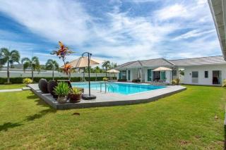 Pet Friendly Spacious 7 Bedroom Pool Villa - 1