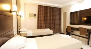 Grand Astoria Hotel - 3