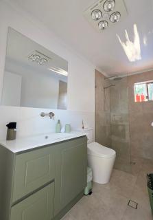 Entire Private Pool House with 2 Ensuites Sleeps 5 Near Mooloolaba Alex Kawana Beaches - 2
