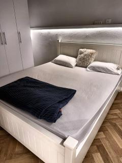 Skyline 2BR Rooftop Penthouse with Huge Balcony - Tel Aviv - 9