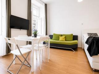 Modern & Cozy 2BR Stay Excellent Connectivity - 9