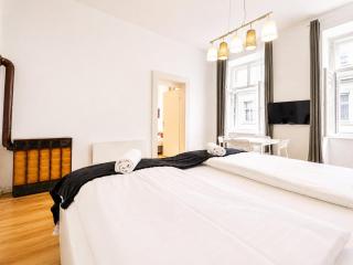 Modern & Cozy 2BR Stay Excellent Connectivity - 3