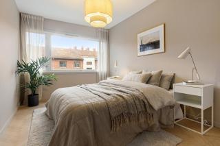 Modern and centrally located apartment with 2 bedrooms and a garage space with EV charger - 8