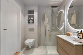Modern and centrally located apartment with 2 bedrooms and a garage space with EV charger - 1