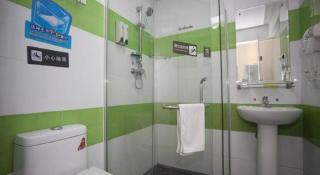 7 Days Inn Guangzhou High-Speed South Railway Station Huijiang Metro Station - 4