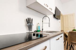 Comfortable 1BR Studio Near City Center for Long Stays - 5