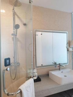 GreenTree Inn Shanxi Luliang Fengshan Road Central Park Express Hotel - 7