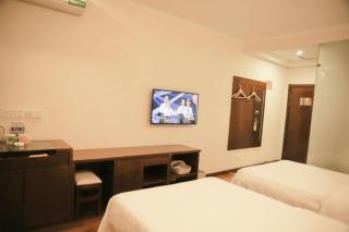 GreenTree Inn Shanxi Luliang Fengshan Road Central Park Express Hotel - 3
