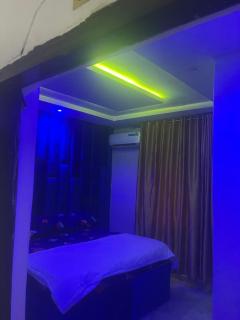 OIL CITY PARADISE HOTEL and SUITES - 6