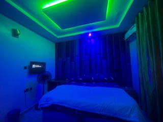 OIL CITY PARADISE HOTEL and SUITES - 1