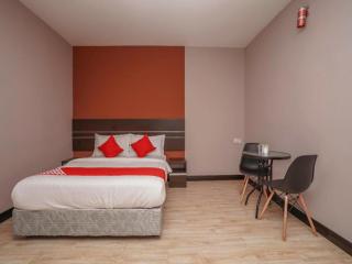 OYO 1043 Get Inn Hotel Sendayan - 2