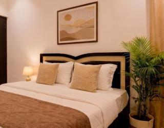 Sleek City Retreat with Kitchen l Near Airport - 5