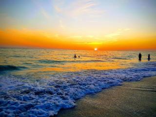 Beach Escape By Coastal Chic Vacations - Holmes Beach - 9