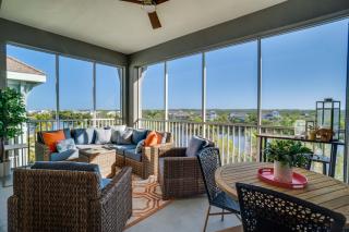 Penthouse w Skyway Views, Resort Pool, Bikes - 0