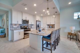 Penthouse w Skyway Views, Resort Pool, Bikes - 6