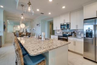 Penthouse w Skyway Views, Resort Pool, Bikes - 4