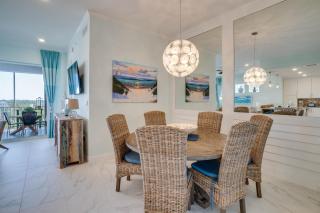 Penthouse w Skyway Views, Resort Pool, Bikes - 1
