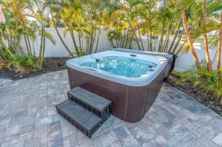 Flamingo Fling - Pool, Hot Tub & Putting Fun! - 5