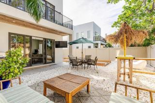 Quadruple Homes Sleeps 50 Heated Saltwater pool and Hot tubs near Beaches - 2