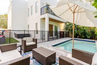 Quadruple Homes Sleeps 50 Heated Saltwater pool and Hot tubs near Beaches - 1