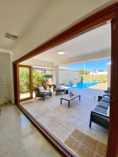 Burns Beach Luxury Home with pool, short walk to beach - 0