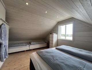 Idyllic cabin on the waterfront with boat rental - 2