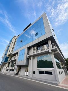 Veloria Stays 2BHK Family luxury Appartment - 3