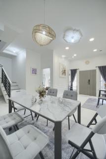 Villa Sore Teduh Luxury 3BR Near Ambarukmo Plaza and Coffee Shops - 0