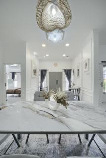 Villa Sore Teduh Luxury 3BR Near Ambarukmo Plaza and Coffee Shops - 3