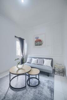 Villa Sore Teduh Luxury 3BR Near Ambarukmo Plaza and Coffee Shops - 1